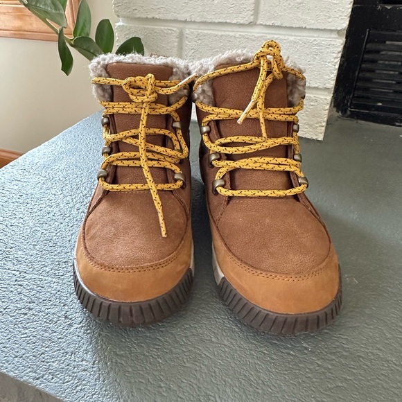 The North Face Boots
- Size 5 US - Picture 3 of 7